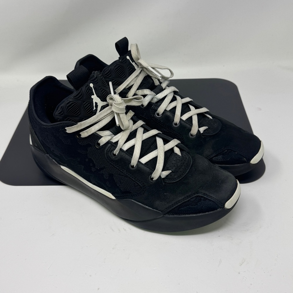 Air Jordan 39 Lumiere Black Cat Sneakers Size 9.5 FQ0213-001